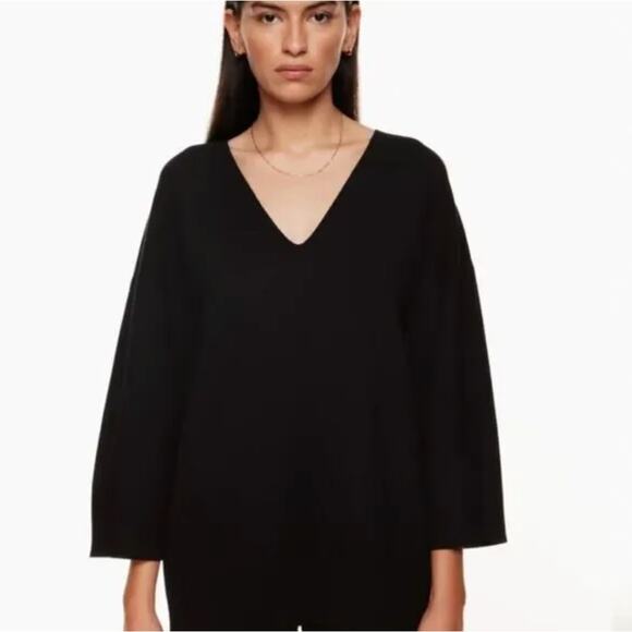 Aritzia wilfred free Black Souvenir Sweater oversized v-neck 1/Small minimalist - Picture 1 of 7